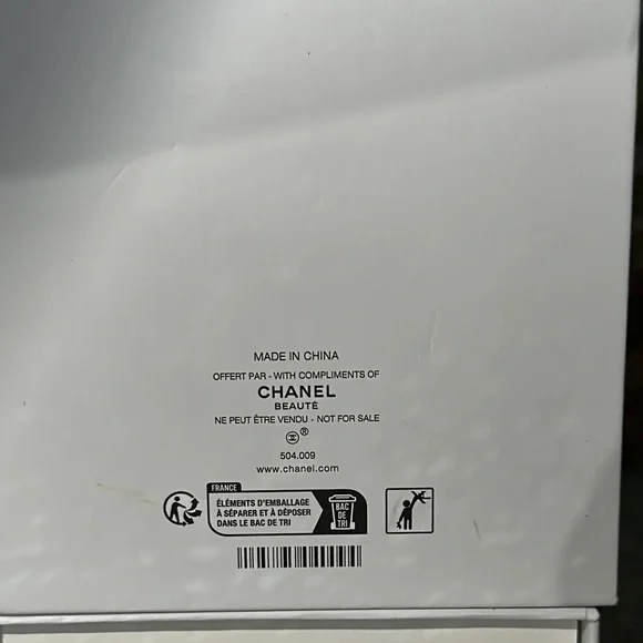 CHANEL Black and Gold Locks and Keys never out of box!! - Picture 4 of 6